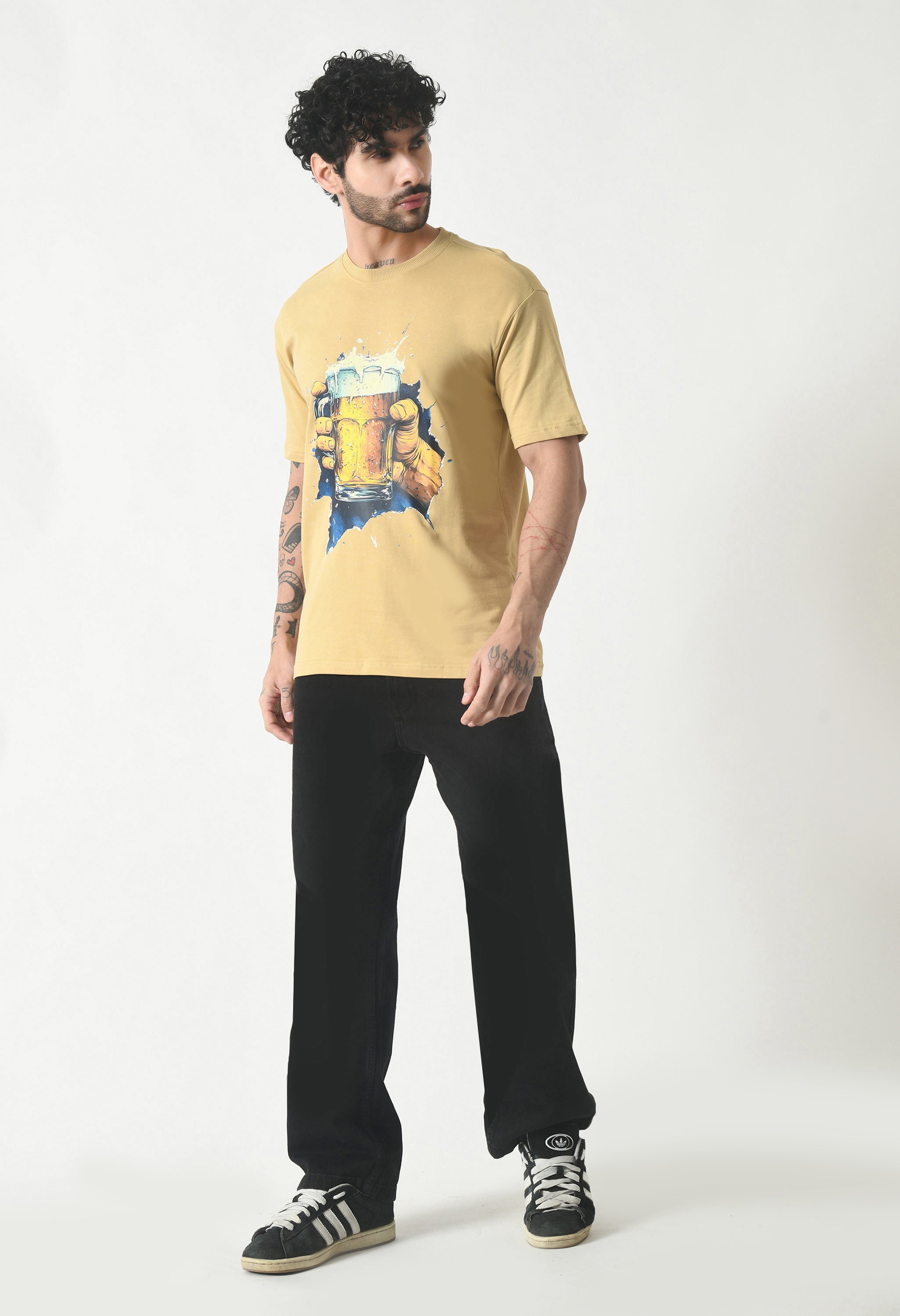 Beer in Hand Beige – Golden Lager Premium Oversized T-Shirt for Men