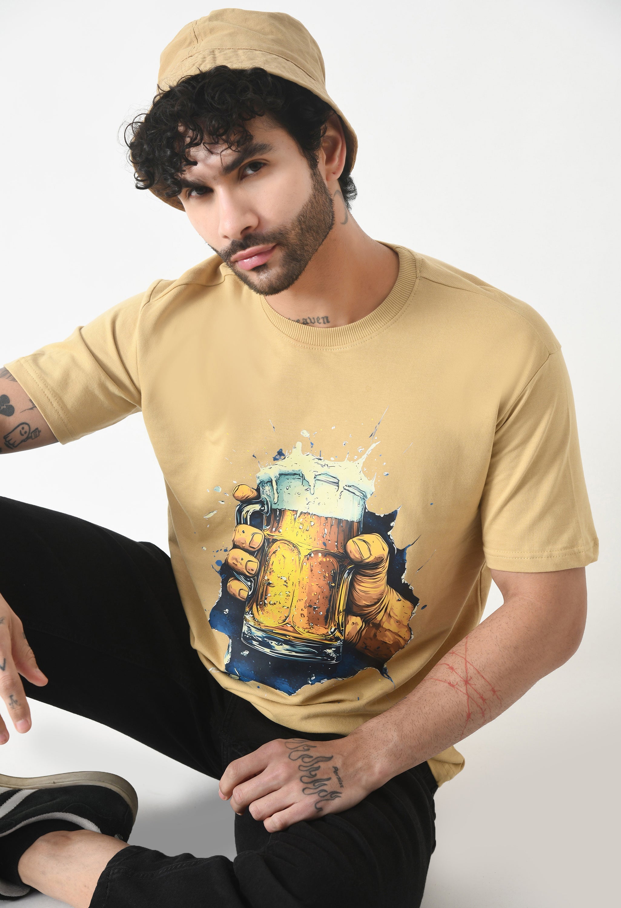 Beer in Hand Beige – Golden Lager Premium Oversized T-Shirt for Men
